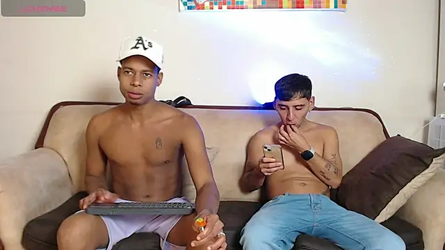 Snapshot of SpicyBoys_X chatting on 10, 4, 2026 SpicyBoys X online show from 10, 4, 2026