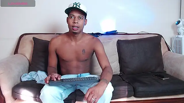 Snapshot of SpicyBoys_X chatting on 12, 4, 2026 SpicyBoys X online show from 12, 4, 2026