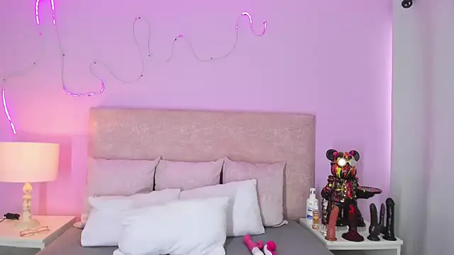 Snapshot of EmaRae1499 chatting on 21, 11, 2025 EmaRae1499 online show from 21, 11, 2025