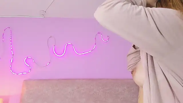 Snapshot of EmaRae1499 chatting on 30, 11, 2025 EmaRae1499 online show from 30, 11, 2025