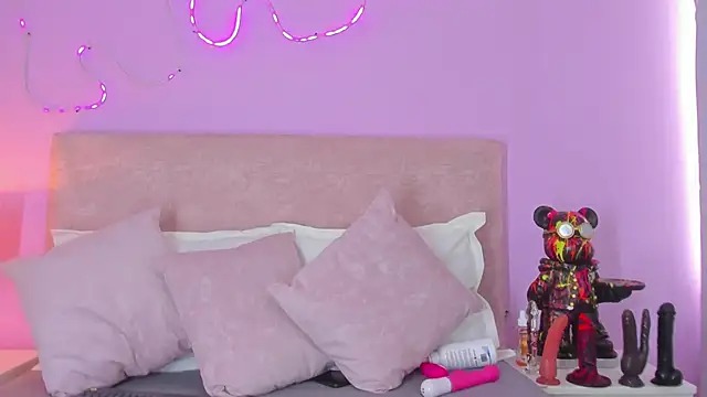 Snapshot of EmaRae1499 chatting on 6, 1, 2026 EmaRae1499 online show from 6, 1, 2026