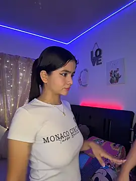 Snapshot of Ashley_and_Zoe chatting on 20, 3, 2026 Ashley and Zoe online show from 20, 3, 2026