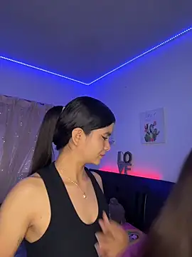 Snapshot of Ashley_and_Zoe chatting on 23, 3, 2026 Ashley and Zoe online show from 23, 3, 2026