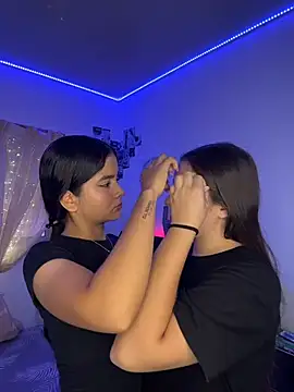 Snapshot of Ashley_and_Zoe chatting on 25, 3, 2026 Ashley and Zoe online show from 25, 3, 2026