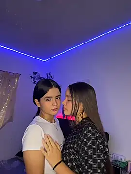 Snapshot of Ashley_and_Zoe chatting on 28, 3, 2026 Ashley and Zoe online show from 28, 3, 2026