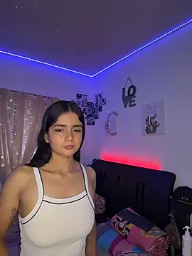 Snapshot of Ashley_and_Zoe chatting on 11, 4, 2026 Ashley and Zoe online show from 11, 4, 2026