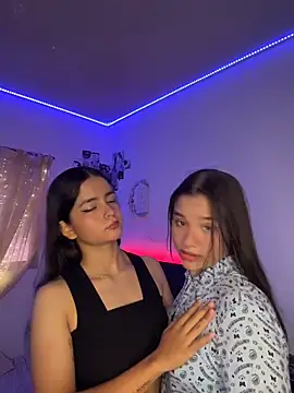 Snapshot of Ashley_and_Zoe chatting on 12, 4, 2026 Ashley and Zoe online show from 12, 4, 2026