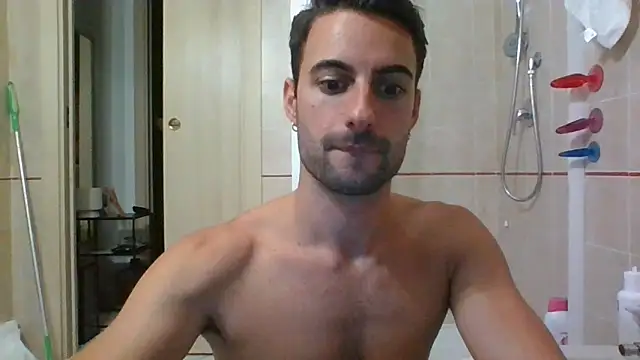 Snapshot of Amicisegreti chatting on 4, 10, 2025 Amicisegreti online show from 4, 10, 2025