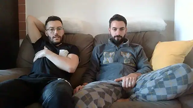 Amicisegreti online show from 7, 4, 2026