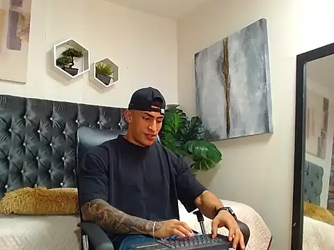 Snapshot of adrian_ray chatting on 7, 10, 2025 adrian ray online show from 7, 10, 2025