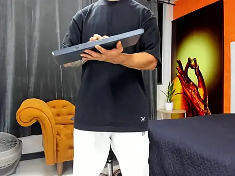 Snapshot of adrian_ray chatting on 17, 11, 2025 adrian ray online show from 17, 11, 2025