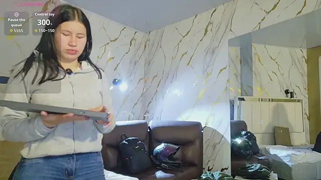 Snapshot of Olivia11_ chatting on 23, 4, 2026 Olivia11 online show from 23, 4, 2026