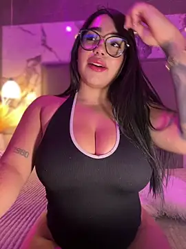 Snapshot of SofiaWildee chatting on 18, 12, 2025 SofiaWildee online show from 18, 12, 2025