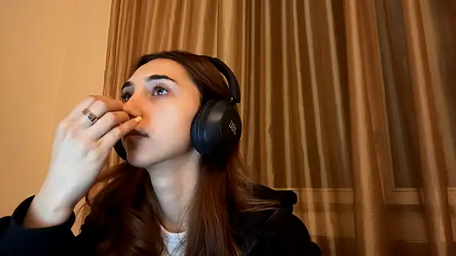 Snapshot of LinaMour chatting on 14, 9, 2025 LinaMour online show from 14, 9, 2025