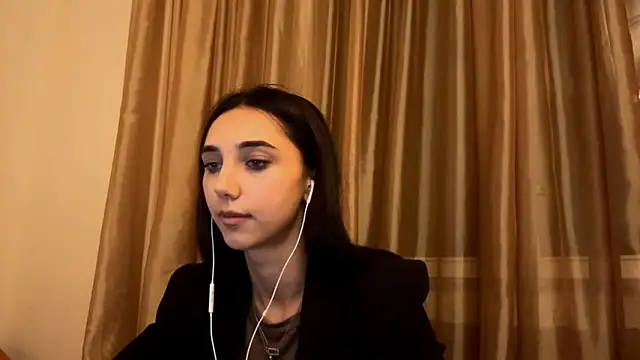 Snapshot of LinaMour chatting on 22, 9, 2025 LinaMour online show from 22, 9, 2025