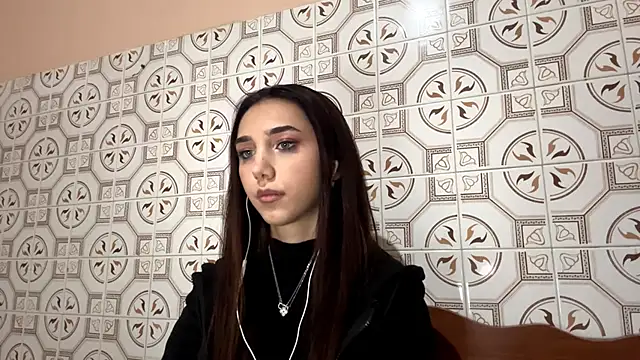 Snapshot of LinaMour chatting on 5, 11, 2025 LinaMour online show from 5, 11, 2025