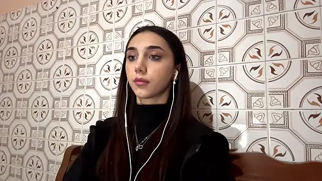 Snapshot of LinaMour chatting on 6, 11, 2025 LinaMour online show from 6, 11, 2025