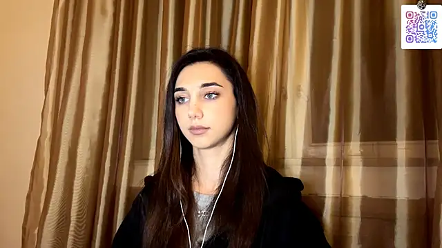 Snapshot of LinaMour chatting on 8, 11, 2025 LinaMour online show from 8, 11, 2025