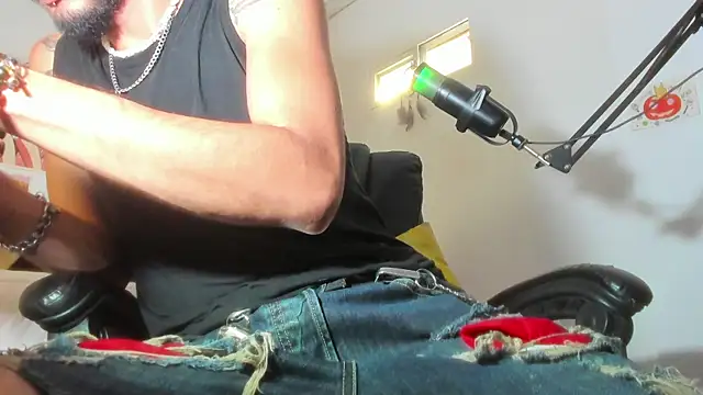 LovexJuxn  online show from 11, 11, 2025