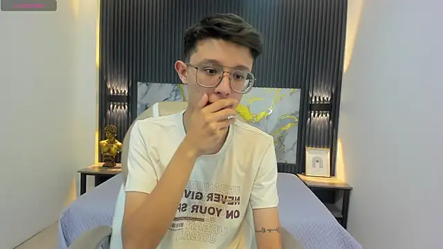 SantiagoRusso18 online show from 9, 9, 2025