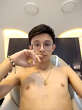 SantiagoRusso18 online show from 7, 10, 2025