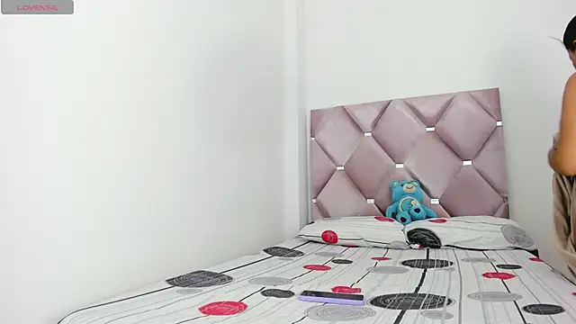 Snapshot of SaraNixx chatting on 20, 12, 2025 SaraNixx online show from 20, 12, 2025