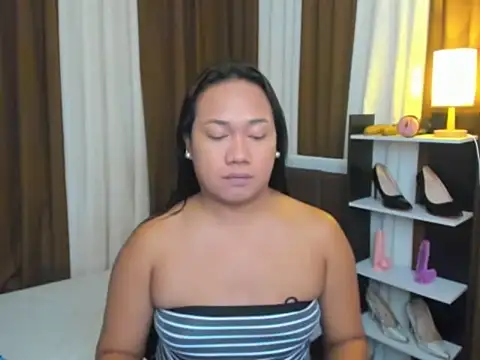 TsUncutKaren online show from 25, 9, 2025