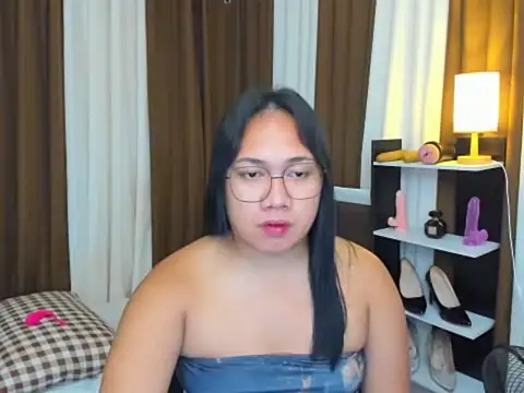 TsUncutKaren online show from 28, 9, 2025