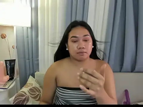 TsUncutKaren online show from 18, 11, 2025