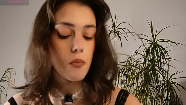 Snapshot of ttragedienne chatting on 16, 10, 2025 ttragedienne online show from 16, 10, 2025