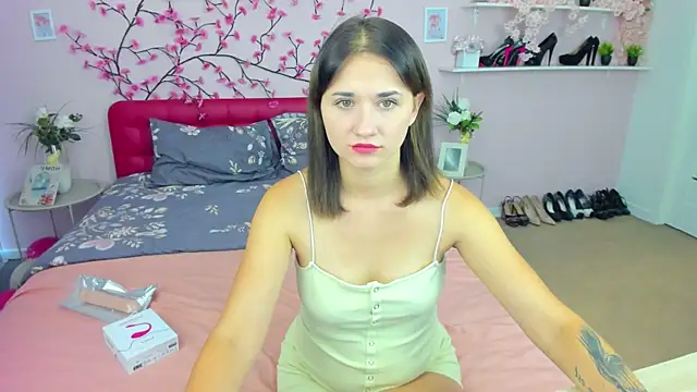Snapshot of VivienSquare chatting on 15, 9, 2025 VivienSquare online show from 15, 9, 2025