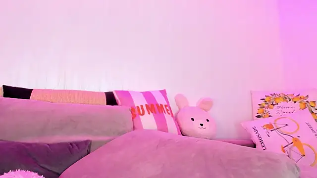 Snapshot of RileyNox chatting on 14, 4, 2026 RileyNox online show from 14, 4, 2026