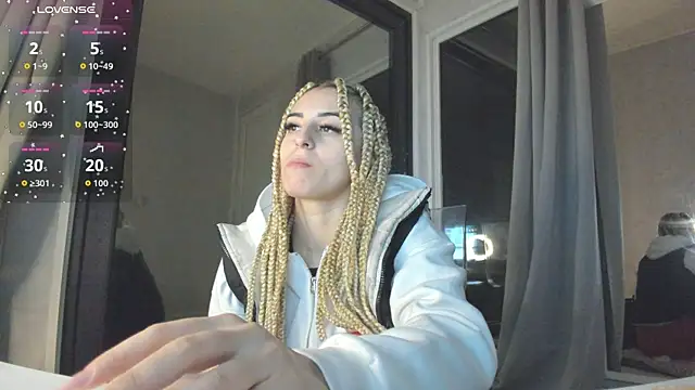 Ella Vee online show from 25, 10, 2025