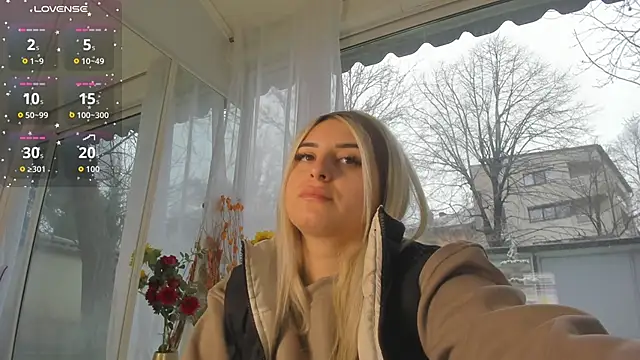 Snapshot of Ella_Vee chatting on 3, 4, 2026 Ella Vee online show from 3, 4, 2026