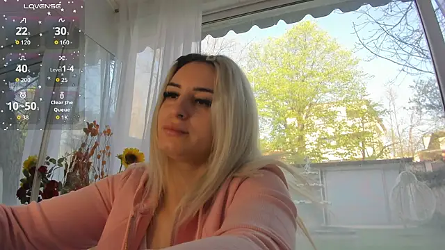 Snapshot of Ella_Vee chatting on 15, 4, 2026 Ella Vee online show from 15, 4, 2026