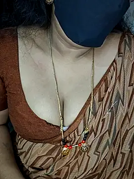Snapshot of luci-queen chatting on 19, 5, 2026 luci-queen online show from 19, 5, 2026