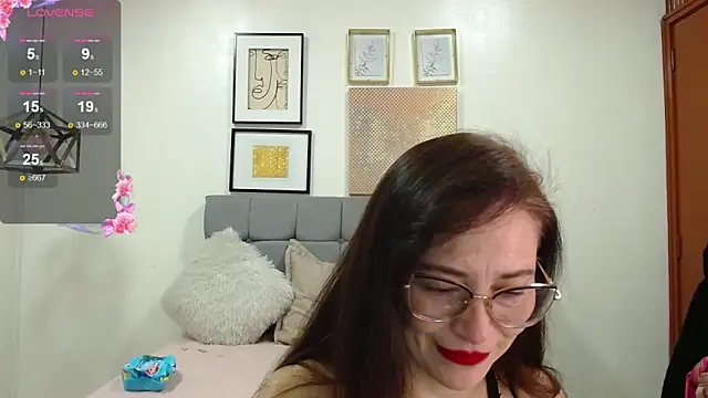 Snapshot of _naomi_s chatting on 19, 5, 2026 naomi s online show from 19, 5, 2026