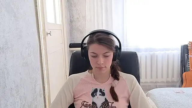 Snapshot of CutieAnny chatting on 4, 11, 2025 CutieAnny online show from 4, 11, 2025