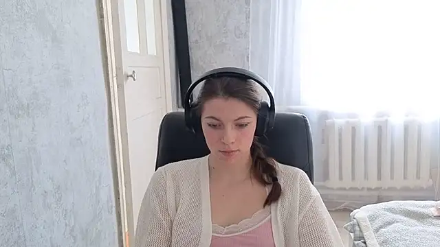 Snapshot of CutieAnny chatting on 6, 11, 2025 CutieAnny online show from 6, 11, 2025