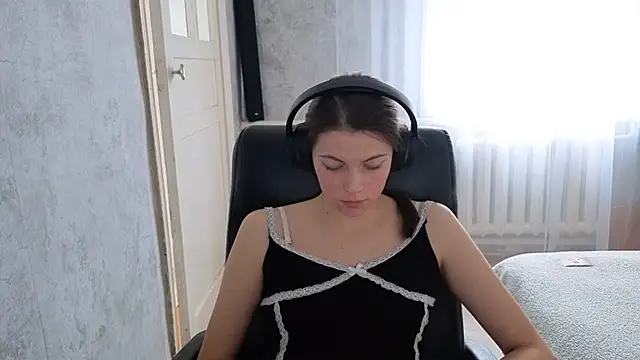 Snapshot of CutieAnny chatting on 7, 11, 2025 CutieAnny online show from 7, 11, 2025