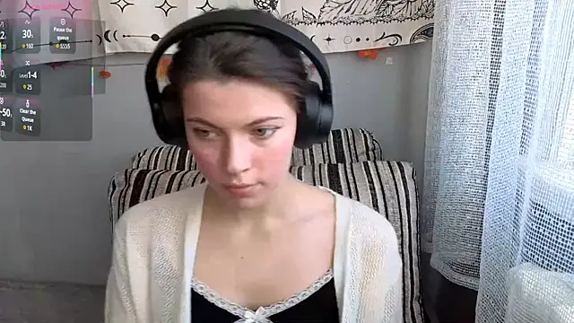 Snapshot of CutieAnny chatting on 12, 11, 2025 CutieAnny online show from 12, 11, 2025