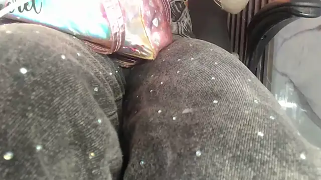 Snapshot of CamelyHott chatting on 22, 4, 2026 CamelyHott online show from 22, 4, 2026