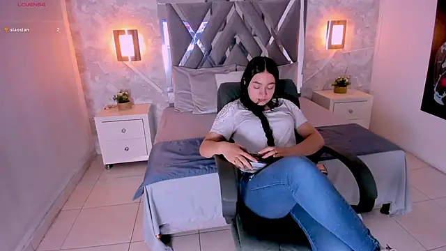 Snapshot of Elen_CR chatting on 18, 10, 2025 Elen CR online show from 18, 10, 2025