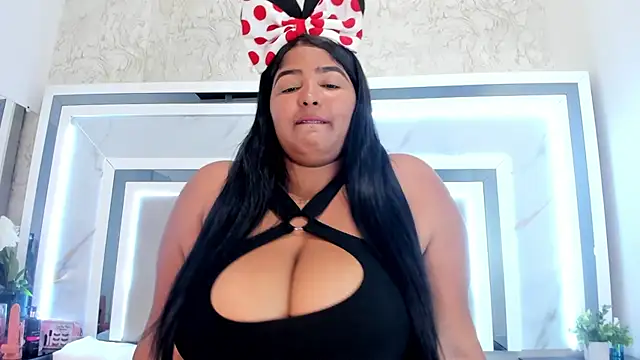 Snapshot of JuliethaVillalobos chatting on 4, 10, 2025 JuliethaVillalobos online show from 4, 10, 2025