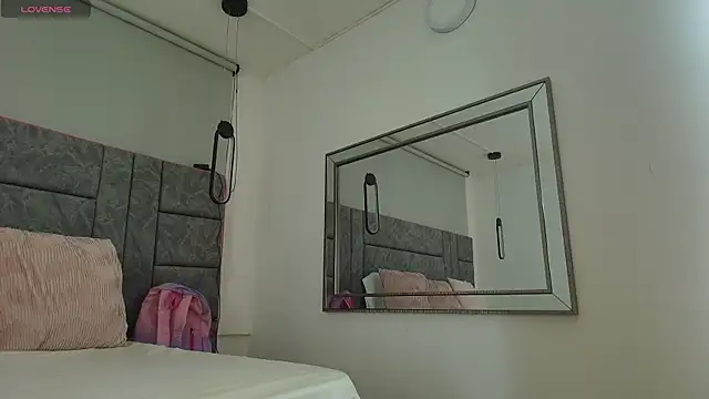 Snapshot of alaska__williams__ chatting on 8, 11, 2025 alaska williams online show from 8, 11, 2025