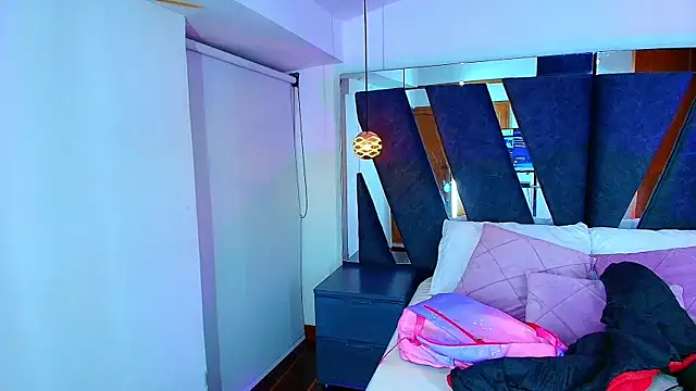 Snapshot of alaska__williams__ chatting on 19, 12, 2025 alaska williams online show from 19, 12, 2025