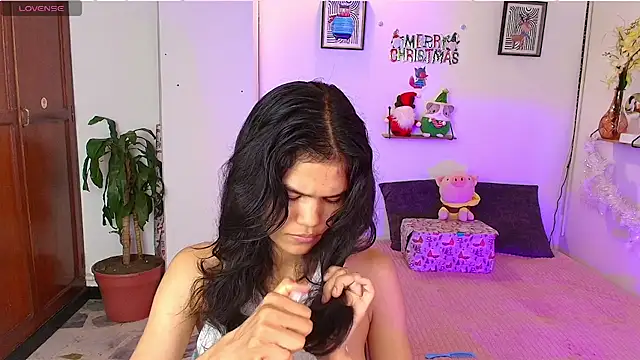 emycarver09 online show from 5, 12, 2025