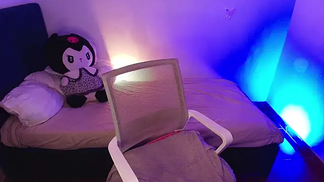 Snapshot of annie-russel chatting on 4, 2, 2026 annie-russel online show from 4, 2, 2026