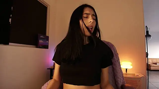Snapshot of violethun_ chatting on 19, 10, 2025 violethun  online show from 19, 10, 2025
