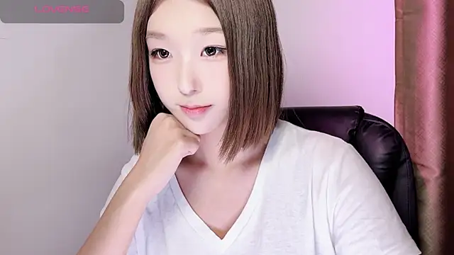 Snapshot of Winnie666- chatting on 29, 10, 2025 Winnie666- online show from 29, 10, 2025